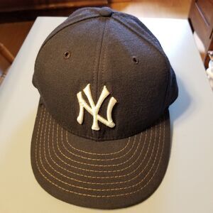 Vintage New York Yankees New Era 59/fifty 100% wool fitted hat size 7 1/8